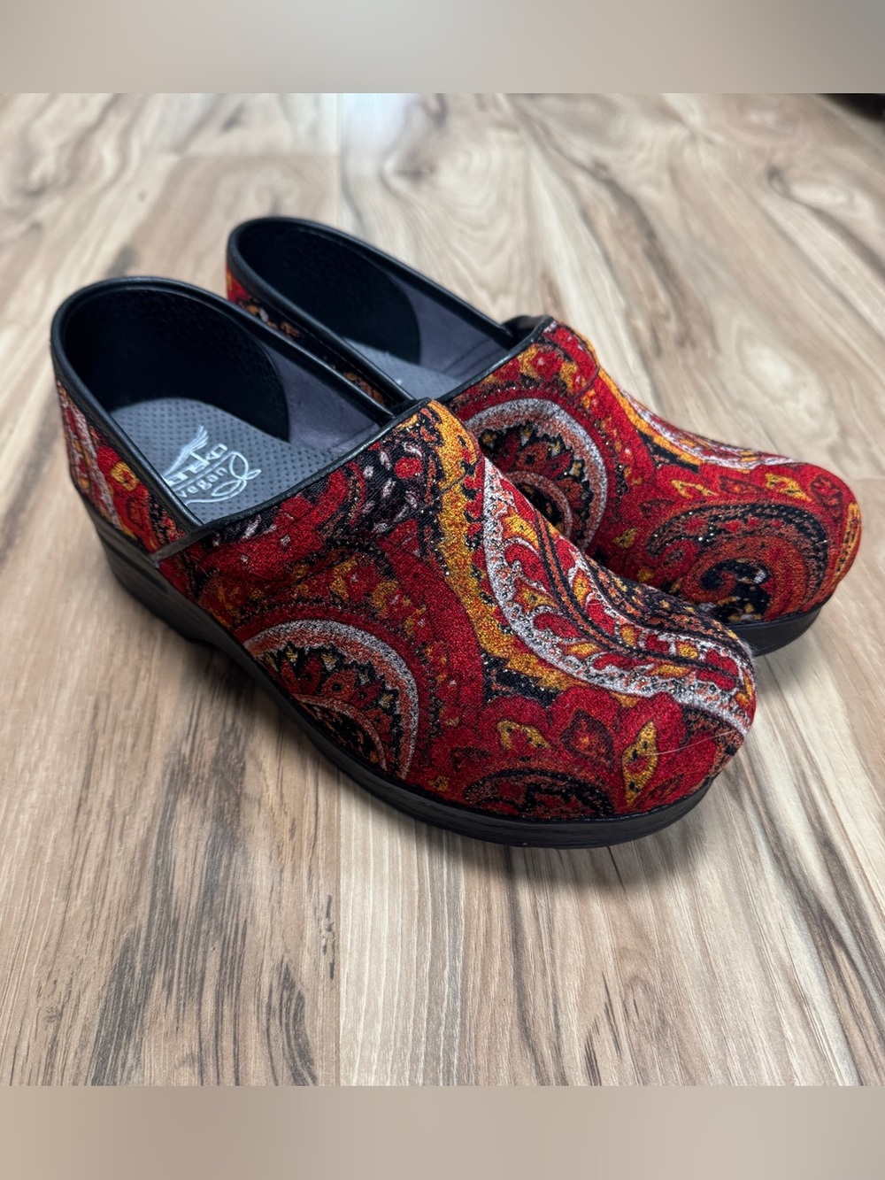 Dansko Womens Vegan Red Paisley Floral Tapestry Professional Clogs Nurse Size 39